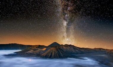 Panorama Indah Milky Way Bromo, Tak Kalah dengan Sunrise